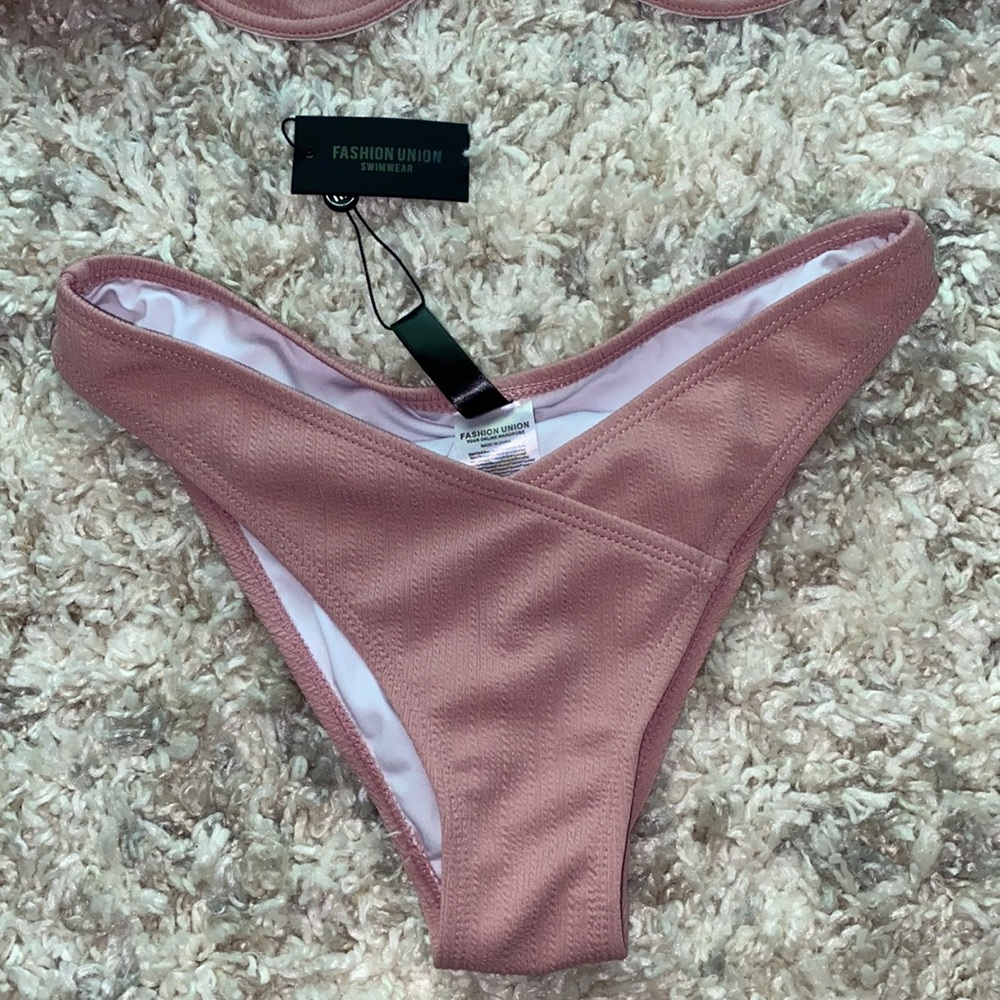 Pink bikini - Picture 2 of 4